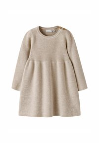Abito lavorato a maglia beige con maniche lunghe, texture a costine e gonna svasata. Presenta due bottoni in legno all'escollatura.