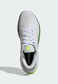 adidas Performance SUPERNOVA SOLUTION - Chaussures de running sur route - cloud white metalic lucid lemon