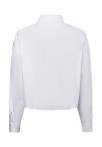 Afkortet hvid skjorte med klassisk krave, lange ærmer, manchetter med knapper og et glat, let tekstureret stof. Set bagfra.