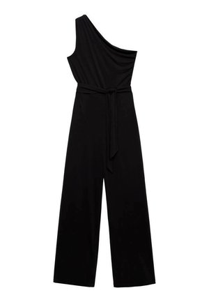 Schwarzer, einseitiger Jumpsuit mit drapiertem Ausschnitt, weit geschnittenem Bein und passendem Stoffgürtel an der Taille. Glatte Textur und keine Muster.