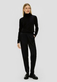 s.Oliver REGULAR - Teplákové kalhoty - schwarz