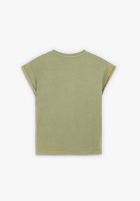 Camiseta de algodón de color verde oliva de manga corta con cuello redondo, que presenta un ajuste holgado y una textura suave sin ningún patrón o acento.