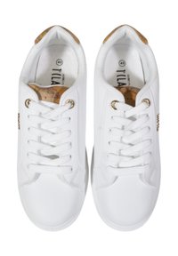 Sneakers bianchi con una texture simile alla pelle liscia, punta rotonda, lacci piatti, occhielli in tono oro e un rivestimento interno a fantasia. Taglia 40.