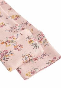 Tessuto con motivo floreale in rosa chiaro, caratterizzato da piccoli fiori multicolori e foglie verdi, con una superficie morbida e strutturata.