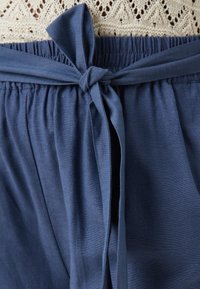 ONLY Carmakoma JUPITER LIFE - Kratke hlače - vintage indigo
