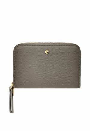 Obdĺžniková textúrovaná sivá peňaženka so zlatým zipsom a malým zlatým emblémom „C“ na prednej strane, ťahadlo zipsu pripevnené na ľavej strane.