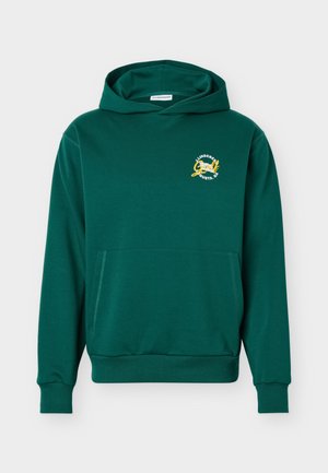 Donkergroene hoodie met voorzak en een klein geel-wit logo met tekst op de linkerborst, waarop staat "Lindbergh Augusta, GA."