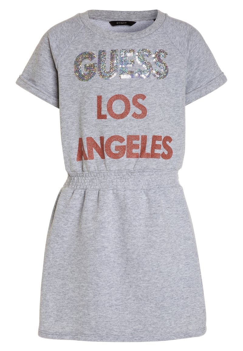 Šedé bavlněné šaty s krátkými rukávy. Mají logo "GUESS LOS ANGELES" z flitrů a třpytivého materiálu, stahovaný pas a ležérní design.