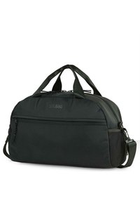 Bolsa de deporte negra con cierre de cremallera, tejido texturizado, asas superiores, correa para el hombro ajustable y un bolsillo lateral de malla. Presenta un logotipo en relieve.