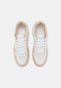 Marc O'Polo VIOLETA - Sneakers low - chalky sand/white