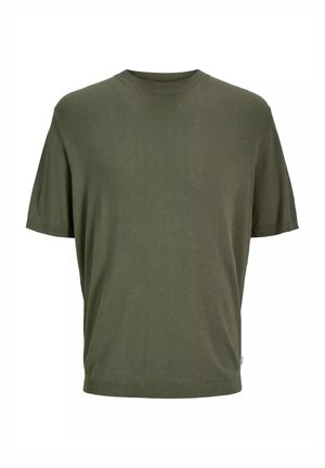 Kortærmet olivengrøn T-shirt lavet af blød bomuld. Har en rund halsudskæring og en lige kant med ribbet detaljering ved kraven.