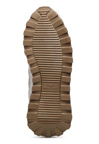 La suola delle sneaker presenta un design in gomma spessa con scanalature profonde, di colore marrone, e un logo embossato "VOILE BLANCHE" al centro.