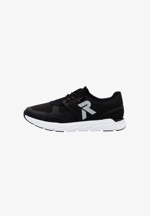 Chaussure de sport noire avec tige en mesh, semelle blanche et accents gris. Dispose de lacets et d'un logo "R" bien visible sur le côté.