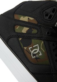DC Shoes PURE - Skatová obuv - xkkg black black green