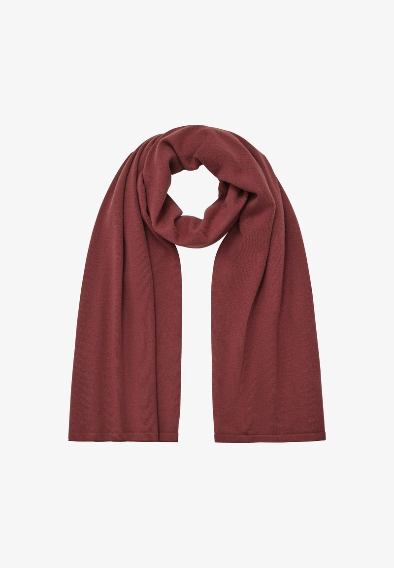 Écharpe bordeaux en tissu doux et texturé, comportant un design simple ; forme longue et fluide sans motifs ni accents supplémentaires.