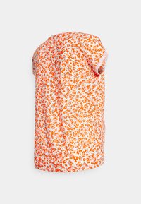 T-shirt de manga curta em tecido branco com um padrão floral laranja. Corte descontraído, com decote redondo e textura suave.