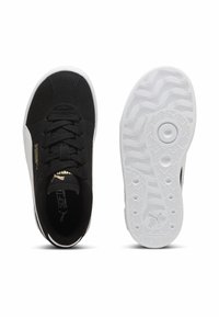 Svarta syntetiska sneakers med en texturerad ovandel, snörning, vit gummisula med vågmönster och guld-logotypdetalj.