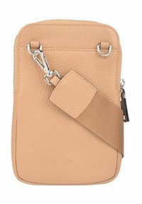 Sac en cuir beige à bandoulière avec une finition texturée, doté d'une fermeture éclair, de matériels en argent et d'une sangle en tissu amovible.