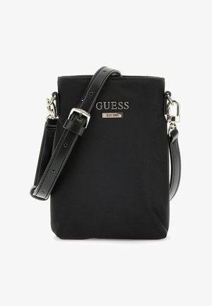 Sac bandoulière en nylon noir de forme rectangulaire, avec une sangle ajustable, des ferrures argentées et un logo de la marque embossé sur le devant.