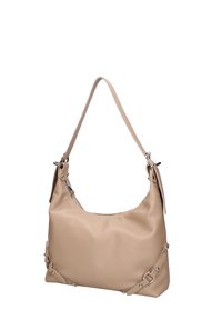 Beige leren schoudertas met een gestructureerd oppervlak, een enkele band en zilveren hardwareaccenten aan de zijkanten. Zachte, slordige vormgeving.