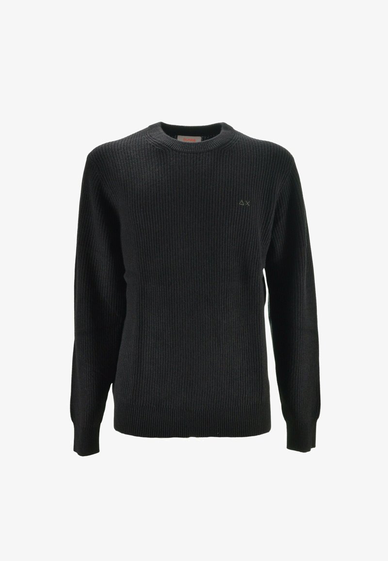 Maglione a maniche lunghe a girocollo nero a costine con piccolo logo ricamato sul lato sinistro del petto.