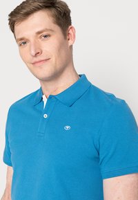 TOM TAILOR BASIC  - Polo - vallarta blue