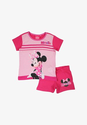 Ensemble de pyjama en coton rose comprenant une chemise à manches courtes avec un motif de Minnie Mouse et un short assorti, tous deux soulignés de détails roses et noirs.