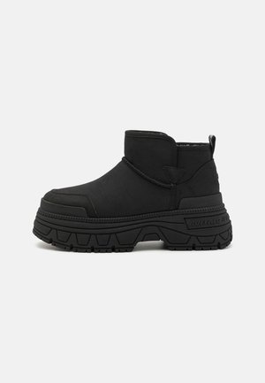 FUSION SLIP ON - Vinterstøvler - black