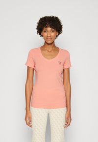 Guess TRIANGLE  - Basic T-shirt - peach coral