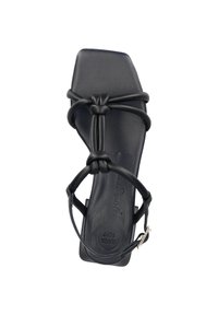 Μαύρο σανδάλι με τετράγωνη μύτη και λεπτές ταινίες, με κόμπο μπροστά και υφή στο πέλμα που φέρει την ένδειξη "SUPER SOFT".