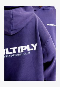 Unselected, purple velvet