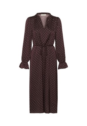 Robe marron à pois avec manches longues, encolure en V, taille cintrée et poignets évasés, fabriquée dans un tissu doux et fluide.