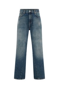 Vaqueros de mezclilla azul de pierna ancha con un lavado desteñido, que presentan un diseño clásico de cinco bolsillos, bragueta con botones y corte recto en el tobillo.