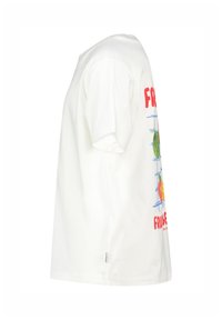 Camiseta de algodón blanca con un diseño gráfico colorido de frutas en el lateral, de mangas cortas y un corte relajado.