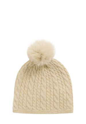 Bonnet en tricot crème avec un motif en torsade et un pompon duveteux sur le dessus, doté d'une texture agréable et d'un bord élastique pour un ajustement confortable.