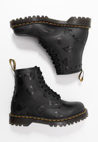 Dr. Martens Stivaletti stringati - black