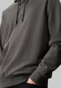Calvin Klein Jeans WASHED MONOLOGO  - Kapucni - black