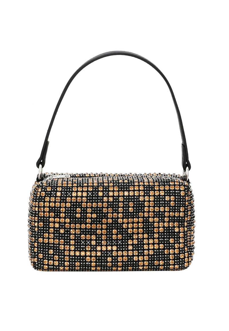 Borsa a forma rettangolare nera ricoperta di borchie metalliche oro e argento, con un manico nero singolo, texture liscia e motivo geometrico.