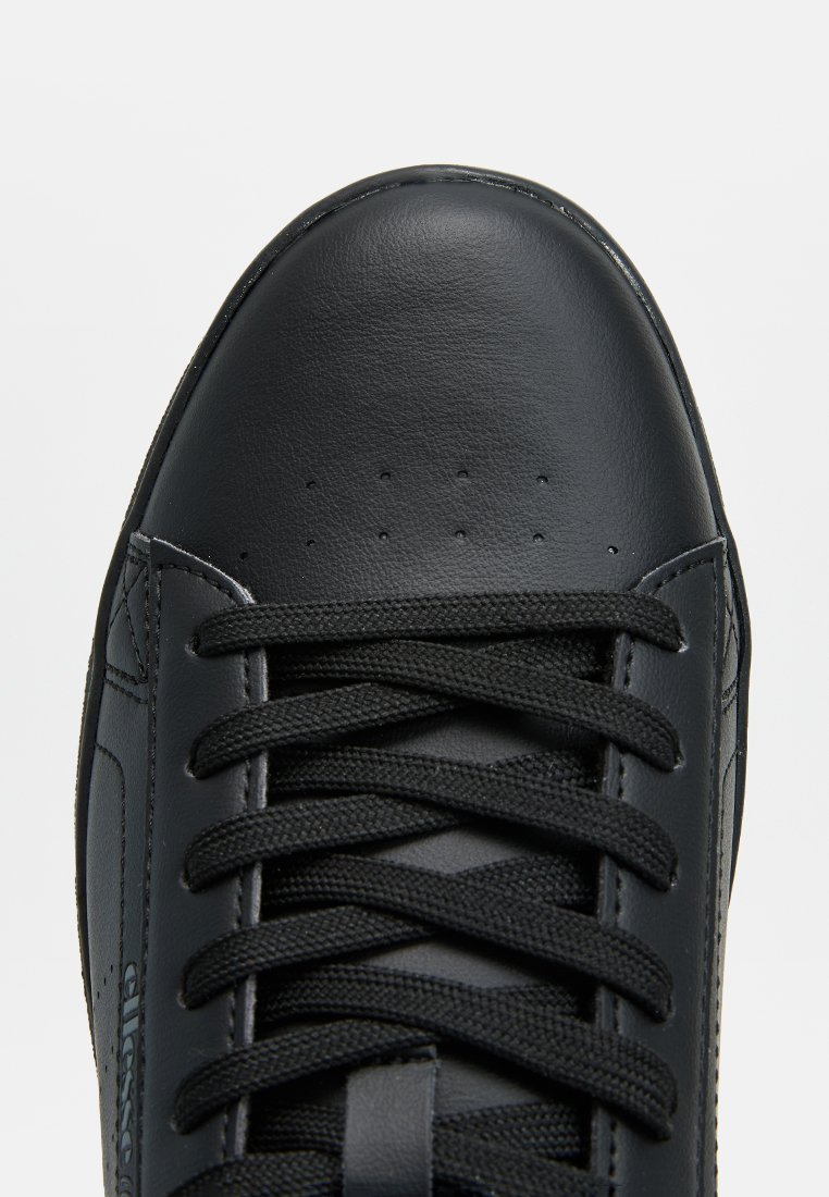 Sneaker low