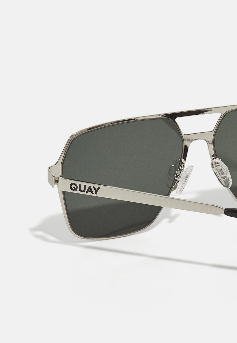 QUAY BACK STAGE PASS Polarized Sunglasses Brushed Silver/Smoke NWT QUAY AUSTRALIA BACKSTAGE PASS UNISEX - Sunglasses - brushed  main image 3