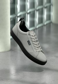 Sélectionné, medium grey