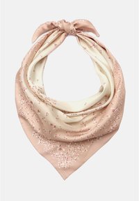 Silke tørklæde med en afdæmpet rosa og cremefarve palet og små blomster mønstre, knyttet i toppen, med en glat tekstur og trekantet form.