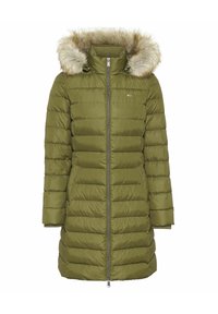 Fodrad grön kappa med dragkedja framtill, avtagbar huva med pälsdetalj och sidofickor. Har horisontell quiltad design och ribbade ärmslut.