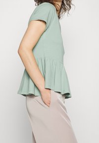 LASCANA Triko s potiskem - green