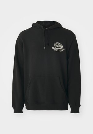 Svart bomullshuvtröja med framficka, dragsko i huven och en broderad DC Shoes-logotyp med grafik. Mjuk struktur, avslappnad design.
