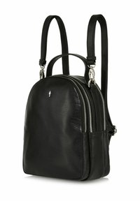 Czarny skórzany plecak z podwójnymi suwakami, o zaokrąglonym kształcie i płaskim dnie. Posiada regulowane paski oraz mały uchwyt na górze do noszenia.