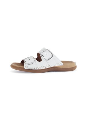 Weiße Riemchensandalen mit zwei silbernen Schnallen, beige gepolsterter Sohle, geflochtenem Muster am oberen Rand und offener Zehenpartie.