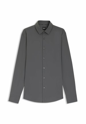 Chemise à manches longues gris foncé avec col pointu, six boutons sur le devant, et étiquette BOSS à l'intérieur du col.
