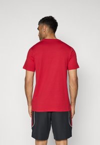 adidas Performance LIVERPOOL FC DNA - Printtipaita - strawberry red