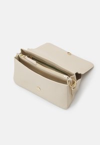Tommy Hilfiger FRESH SHOULDER CROSSOVER - Käekott - classic beige